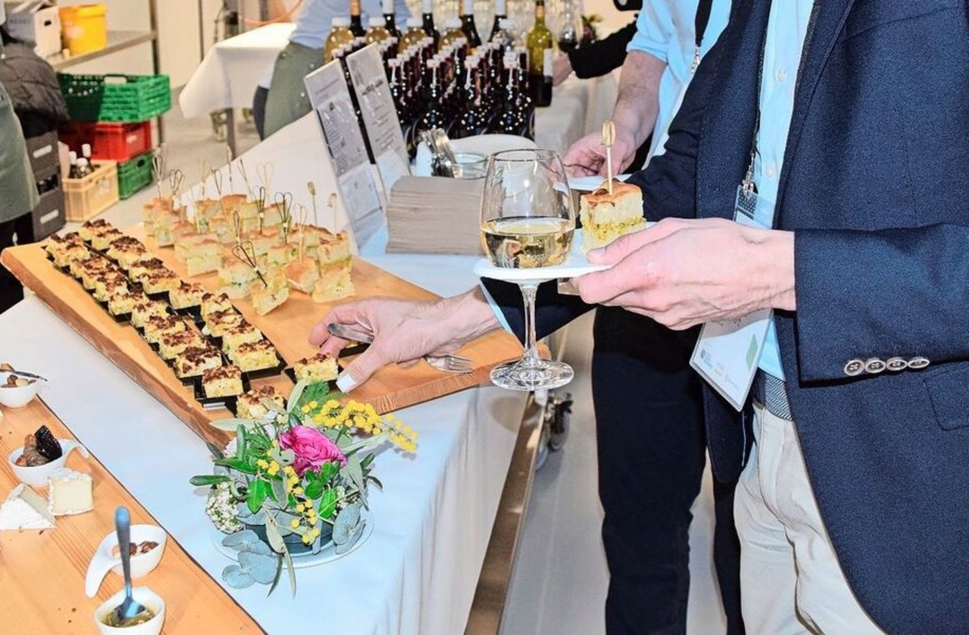 Niemand konsumiert rein rational. Es brauche die richtigen Produkte und Herangehensweisen kommt man laut Verhaltensökonom Gerhard Fehr weiter, als durch Bewusstseinsschaffung.