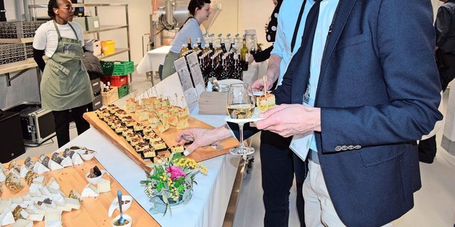 Niemand konsumiert rein rational. Es brauche die richtigen Produkte und Herangehensweisen kommt man laut Verhaltensökonom Gerhard Fehr weiter, als durch Bewusstseinsschaffung.