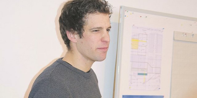 Michael Hodel war einer der Referenten beim Berner Junglandwirteforum. Er produziert auf seinem Betrieb mit Mutterkühen Kalbfleisch. (Bild Daniela Joder)