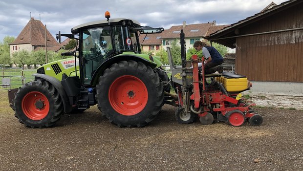 Sabrina Blaser macht ihre Zweitausbildung zur Landwirtin auf dem Lehrbetrieb von Christoph Hess in Wagen an der Aare BE. (Bild zVg)
