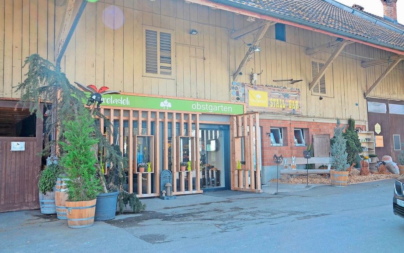 Mitten im Dorf unweit vom bekannten Einkaufszentrum «Shoppi Tivoli» im aargauischen Spreitenbach befindet sich der Hofladen der Familie Lienberger.