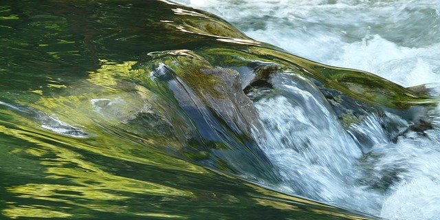 Bisher kommt bei der Beurteilung der Wasserqualität ein einheitlicher Grenzwert zum Einsatz. Bei der Zulassung hingegen ein stoffspezifischer. (Bild Pixabay)