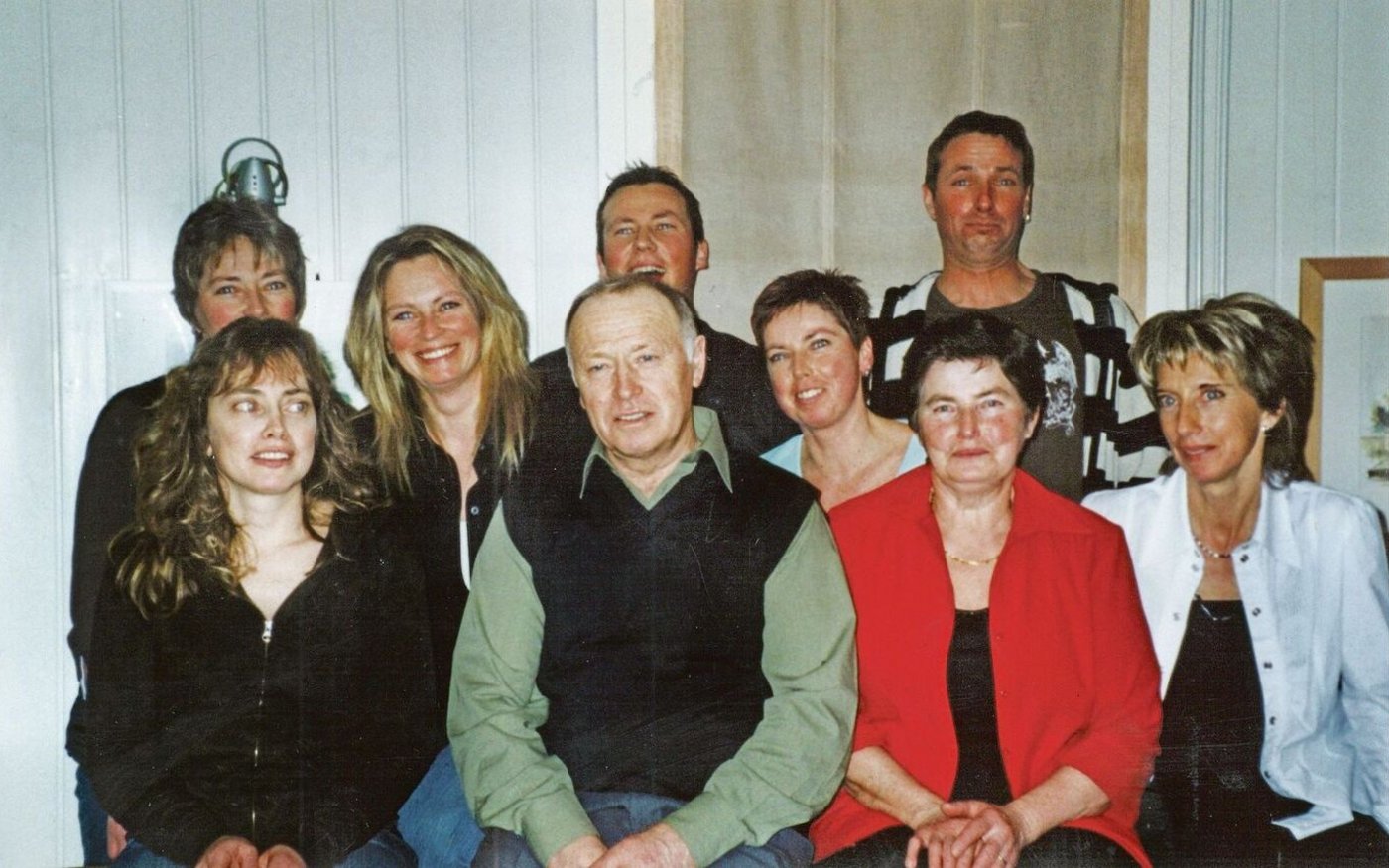 Peter und Lydia Bieri mit ihren sieben Kindern. «Alle sind gut geraten», freuen sie sich. Die Kinder wurden immer stark eingebunden und mussten tatkräftig mithelfen.