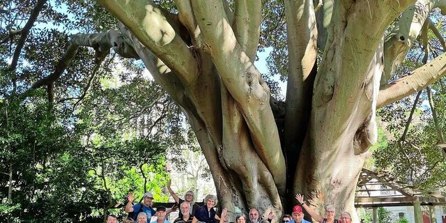 Der ehemalige stellvertretende SBV-Direktor Urs Schneider (Mitte) begleitete die Leserreise nach Südafrika.