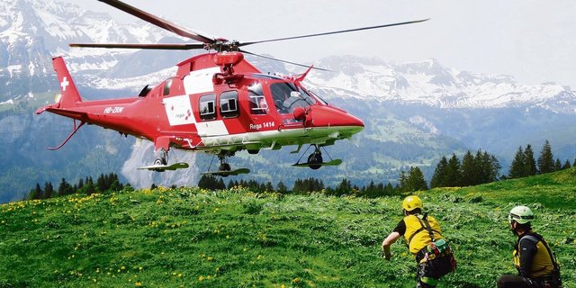 Wenn Viehhüterdrähte und Heuseile, die mehr als zwei Meter über dem Boden gespannt sind, markiert werden, kann schon sehr viel zur Sicherheit der Rega-Crew beigetragen werden.