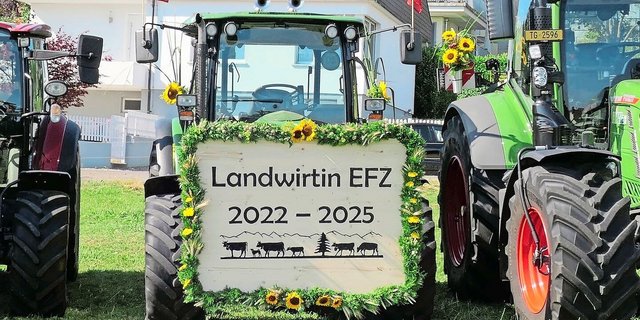Zur Feier des Tages waren auf dem Arenenberg rund 50 geschmückte Traktoren aufgefahren.  