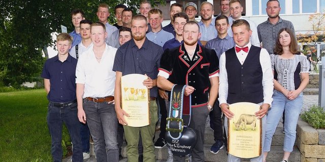 Die Absolvent(innen) von Hohenrain, Klasse 1b. 