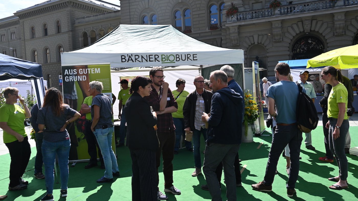 Eine Möglichkeit zum Austausch wollte der Bärner Biomärit bieten. Und sich ausgetauscht wurde fleissig. (Bilder BauZ/aw)