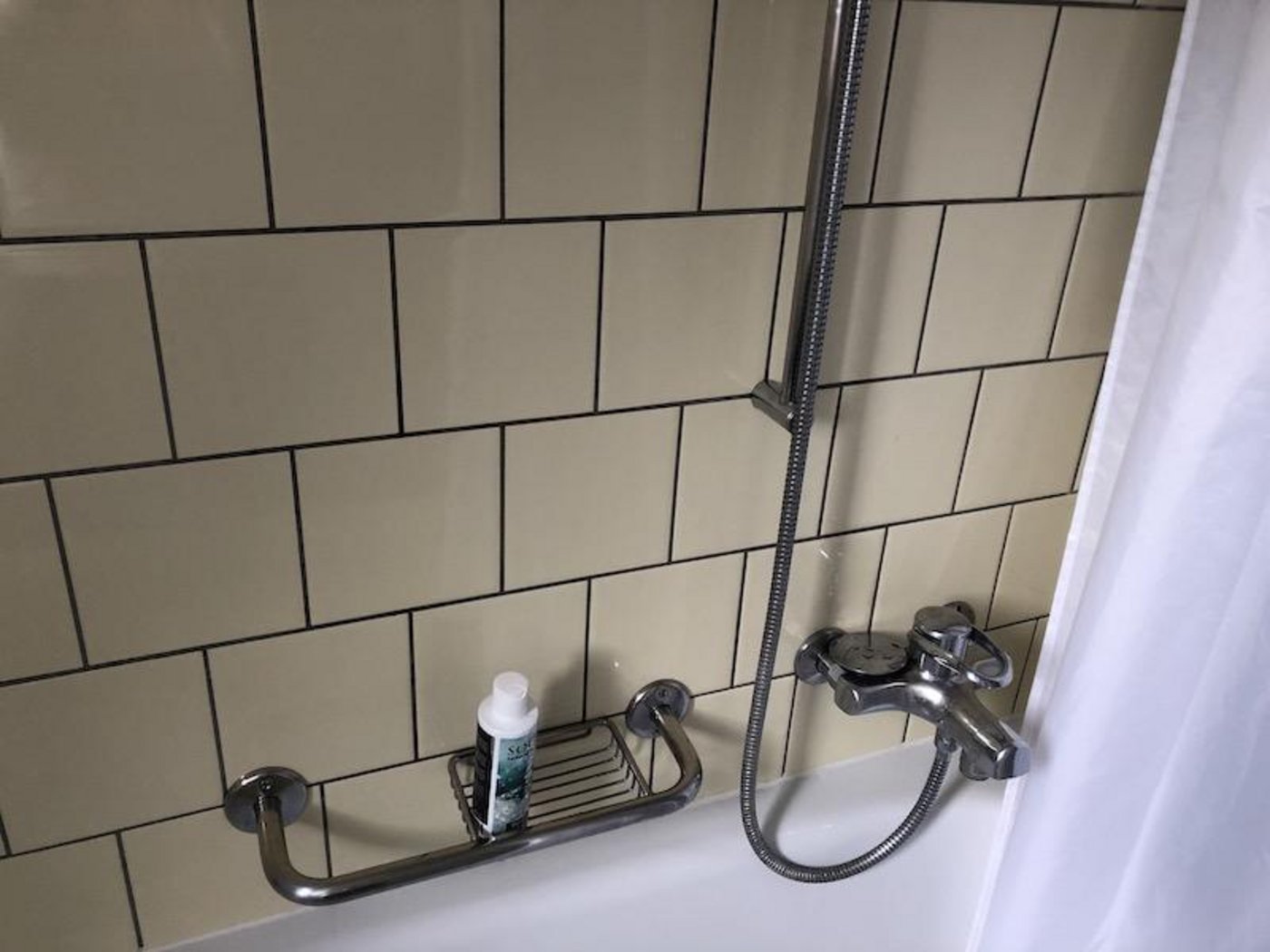 Mit ein paar einfachen Tricks, wird das Badezimmer nicht zur Schimmelhöle. (Bild et)