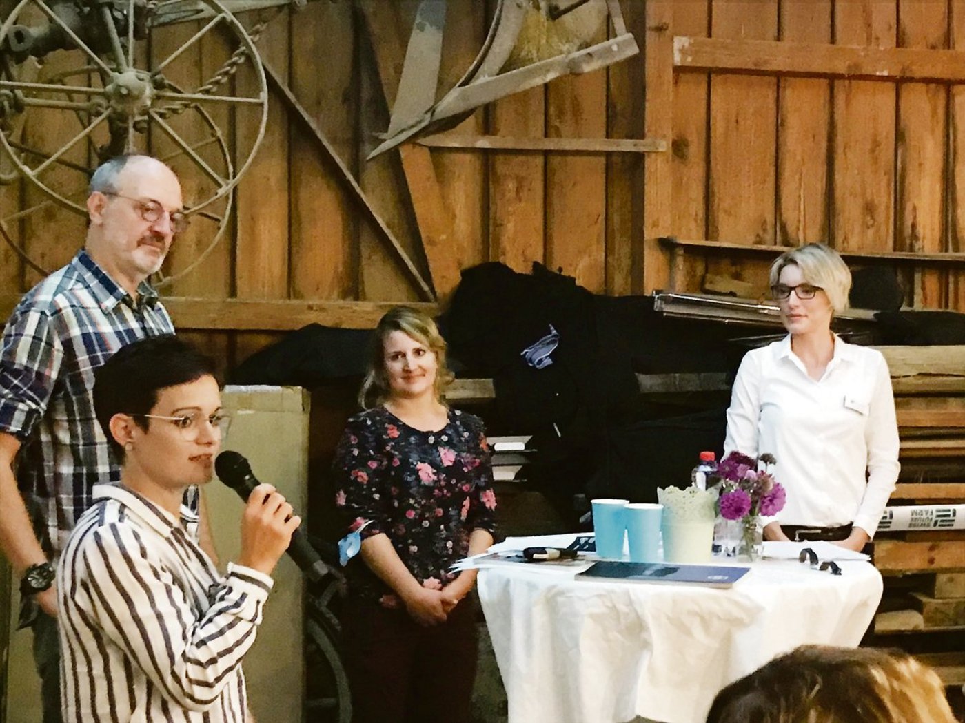 Peter Schäublin, Rahel Brütsch, Rahel Osterwalder und Moderatorin Véronique Keller (v.l.n.r.)  diskutierten über den Umgang mit sozialen Medien wie Facebook und Instagram.(Bild Alexandra Stückelberger)