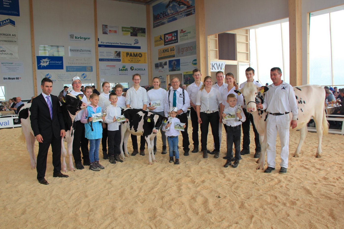 Die Jungzüchter an der Jubiläumsschau des HVZV Wiggertal. (Bild zVg)
