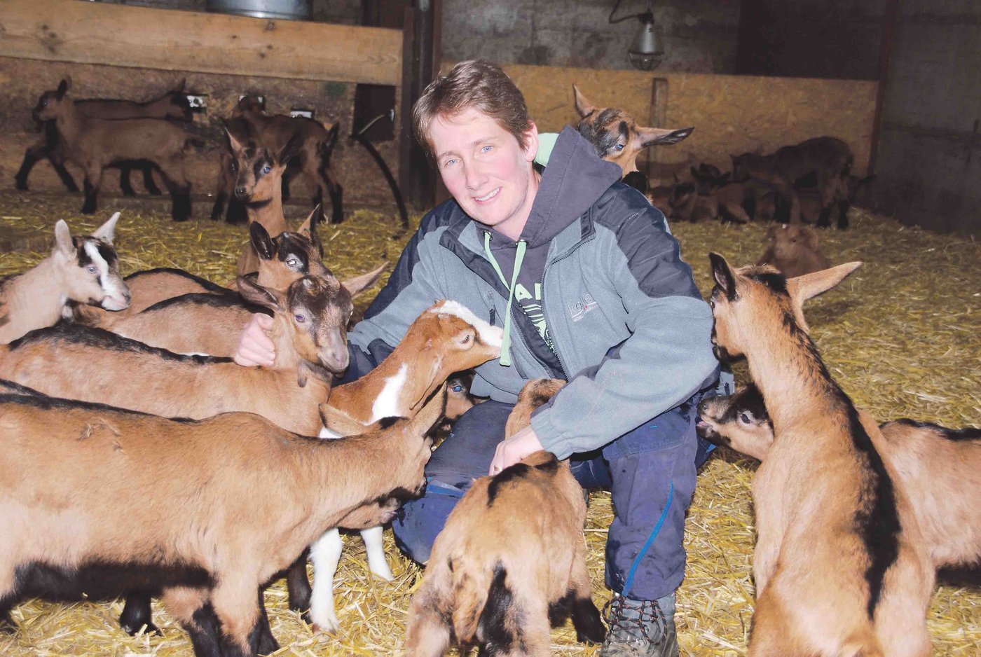 Trotz Jöh-Effekt und Liebkosereien: Die  Gitzis von Sandra Fitze wurden unterdessen wohl schon geschlachtet, denn sie werden bevorzugt als Ostergitzis verspeist und sind für den Betrieb ein Teil des Verdiensts. (Bild Ruth Bossert)