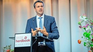 Der SMP-Präsident Bo Der SMP-Präsident Boris Beuret ist Biomilch-Produzent im Kanton Jura. Er fordert mit Nachdruck höhere Milchpreise, nur so könne die Produktion hierzulande gehalten werden.