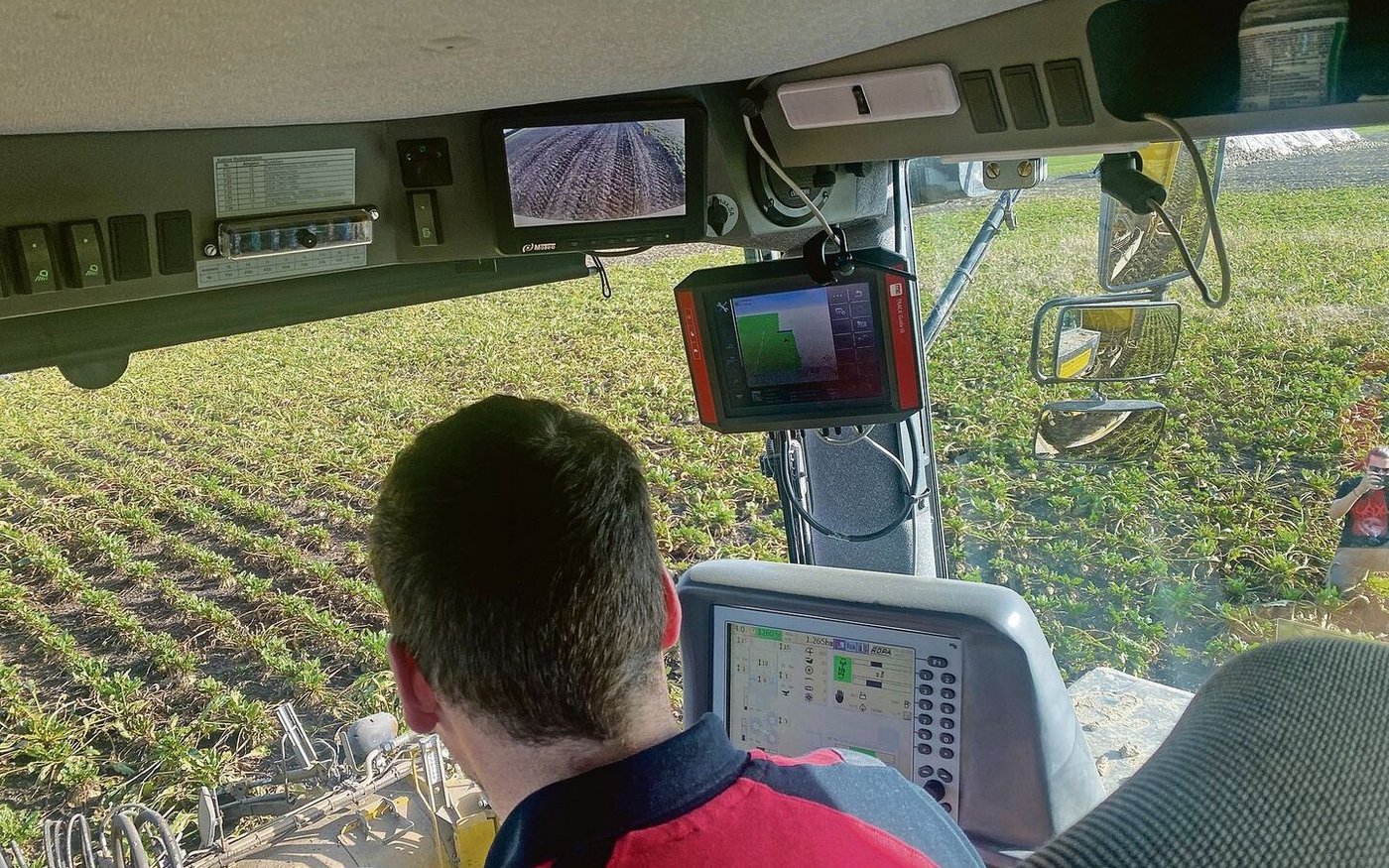 Sobald der «Spurenschmecker» die Zeilen erkannt hat, kann der Fahrer freihändig fahren. Am Justieren ist er dennoch ständig.