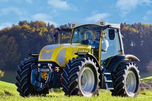 Rigitrac-Traktoren sind anders als alle anderen Der Rigitrac SKH150 mit 160 PS ist das Flaggschiff der Schweizer Traktoren-Manufaktur. Bild: Rigitrac