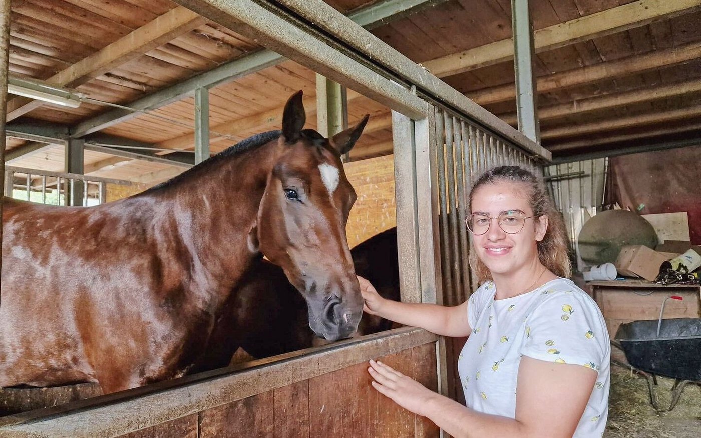 Hauptkundensegment in der Pensionspferdehaltung sind junge Frauen. Zum Teil müssen sie aufs Budget schauen. Daher wählen sie lieber einfacher eingerichtete Ställe mit wenig Luxus.