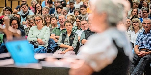 Ein Bild vom vergangenen Jahr: Der «Tag der Bäuerin» an der Olma mit seinen lebensnahen Kurzvorträgen und der Podiumsdiskussion zieht jedes Jahr viele Bäuerinnen und Landfrauen an.