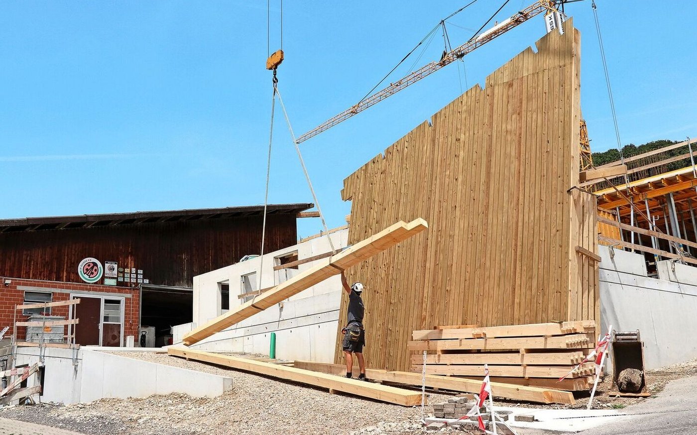 Investition Milchviehstall: WWF und Stiftung Landschaftsschutz stellen den langfristigen Nutzen infrage. 