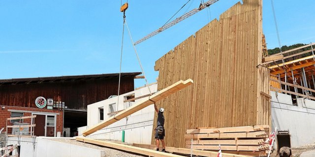 Investition Milchviehstall: WWF und Stiftung Landschaftsschutz stellen den langfristigen Nutzen infrage. 