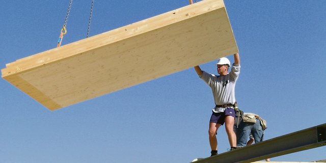 Nicht alles Bauen mit Holz ist teurer geworden. Betroffen sind vor allem importierte und verarbeitete verleimte Holzteile. (Bild Lignum)