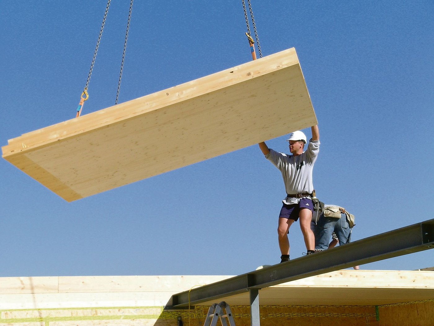 Nicht alles Bauen mit Holz ist teurer geworden. Betroffen sind vor allem importierte und verarbeitete verleimte Holzteile. (Bild Lignum)