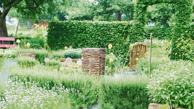 In Schaugärten findet man überraschende Beeteinfassungen, wie in Form geschnittener Rosmarin. (Bild Ruth Bossardt)