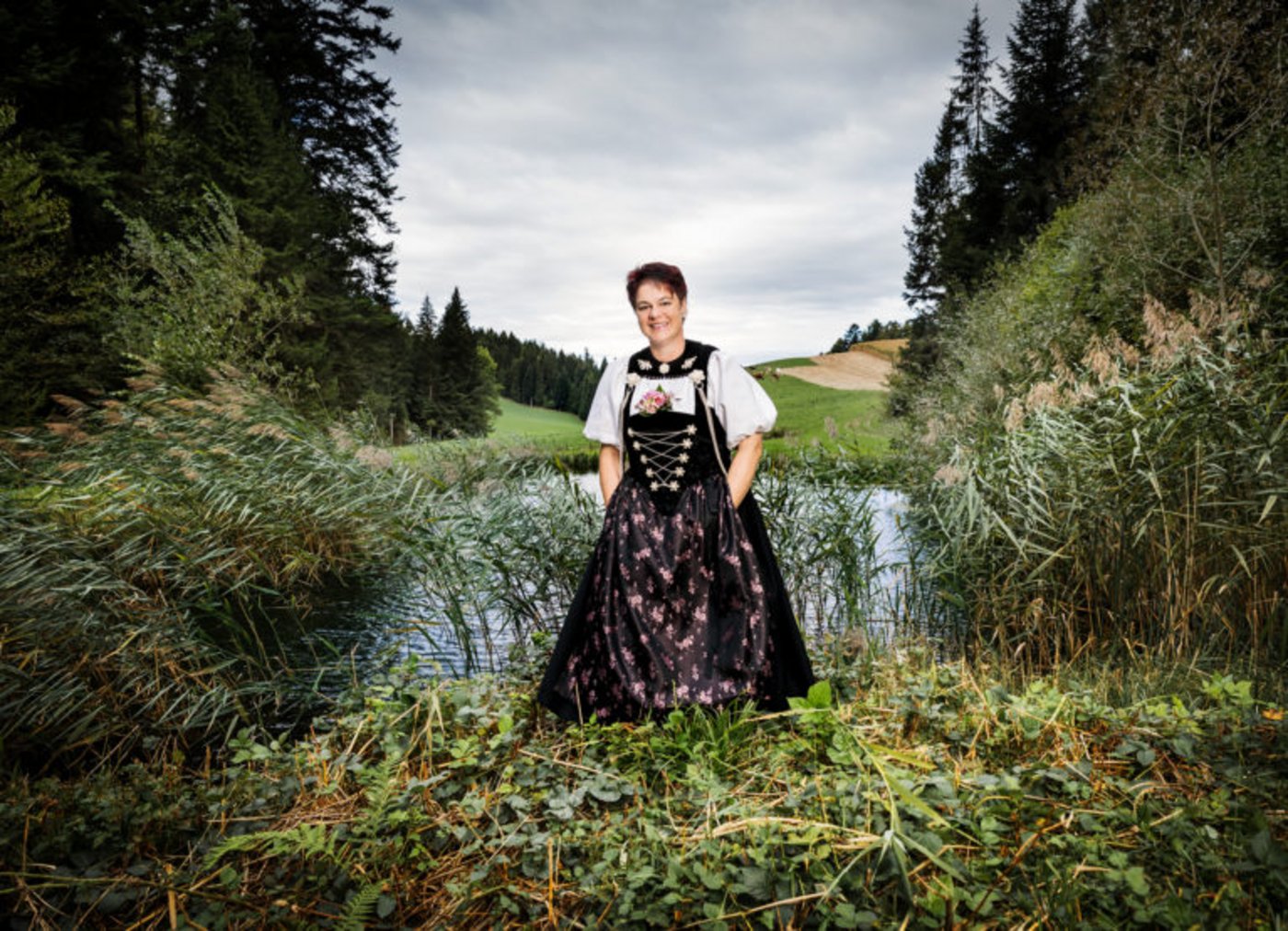Fisch als regionale Spezialität des Emmentals aufzutischen war riskant. Anita Mosimann aus Affoltern im Emmental hat es trotzdem gemacht. Die Fische sind aus dem eigenen Teich. (SRF/Ueli Christoffel)