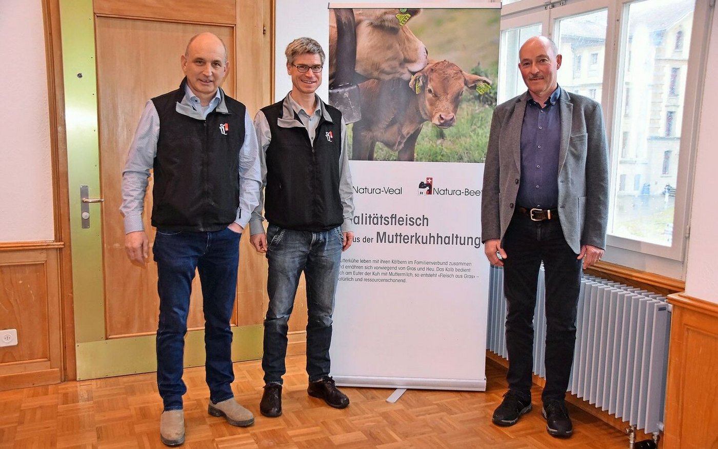 Christoph Bill, Vorstandsmitglied von Mutterkuh Schweiz, deren Geschäftsführer Daniel Flückiger und Jürg Iseli, Präsident des Berner Bauernverbandes (v. l.), referierten an der Regionaltagung Mittelland West.