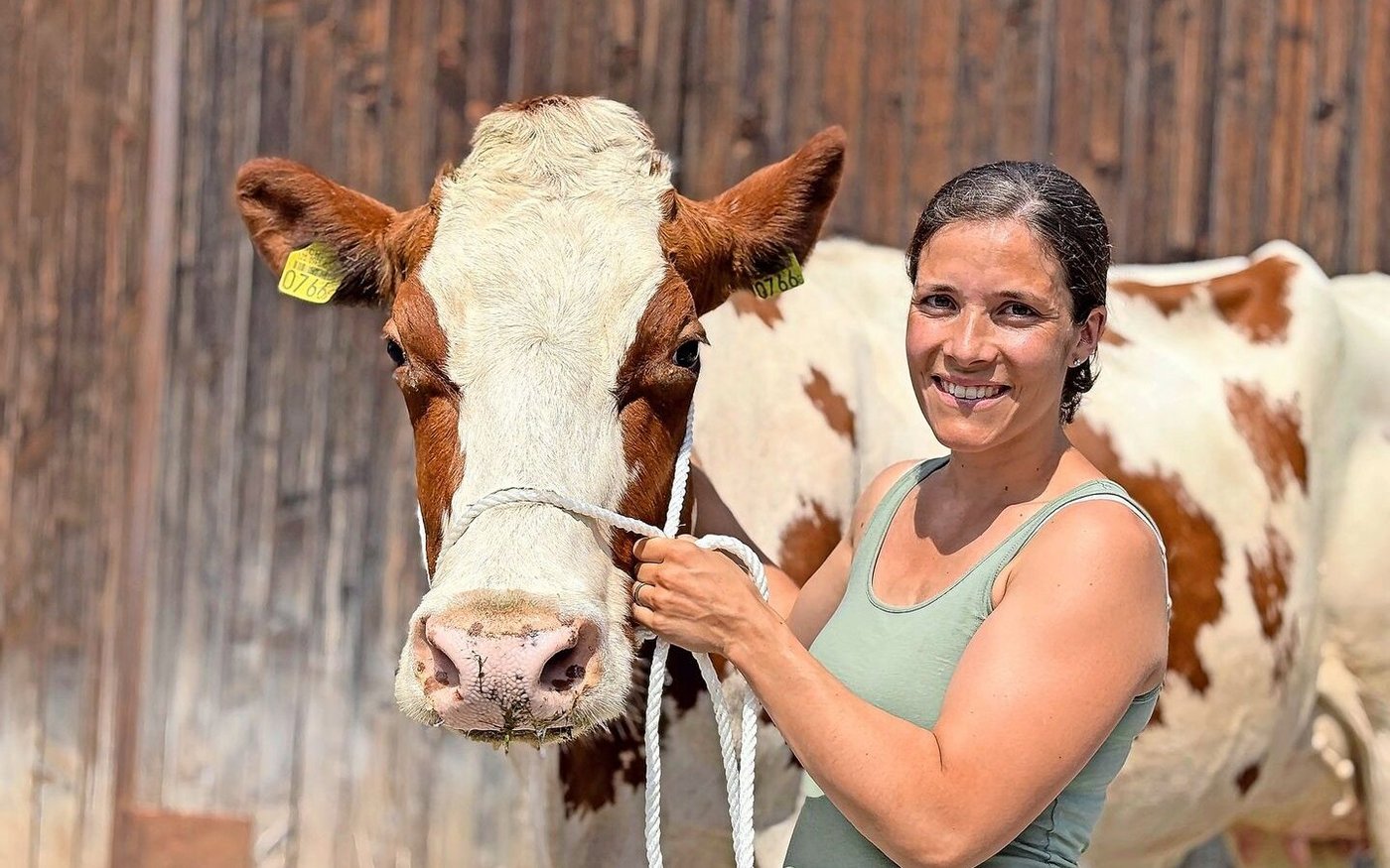 Piroska hat bereits ihr elftes Kalb geboren und für Christa Reust einen besonderen Stellenwert. Langlebigkeit und gute Euter sind der Landwirtin und ihrem Ehemann wichtig. 