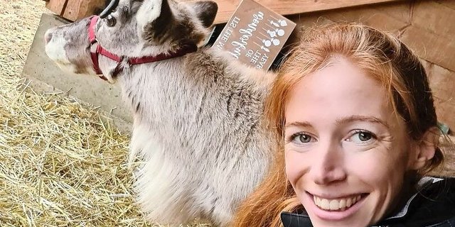 Salome Fürst hält auf ihrem Hof 18 Rentiere. Sie plant deren Einsatz schon jetzt im Sommer in all ihren Weihnachtsevents.