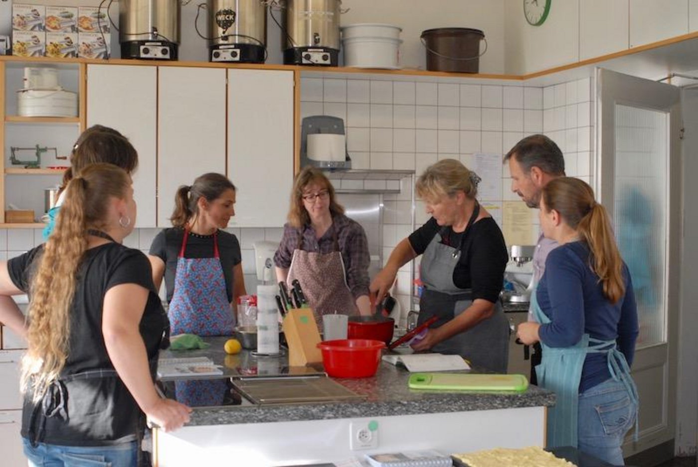 Für die erfolgreichen Absolventinnen der Bildung Bäuerin bzw. den Absolventen als bäuerlicher Haushaltleiter gibt es dieses Jahr den Fachausweis per Post statt bei einer Feier. (Archivbild Esther Thalmann)