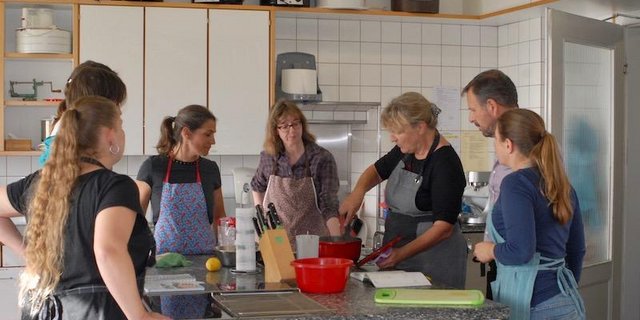 Für die erfolgreichen Absolventinnen der Bildung Bäuerin bzw. den Absolventen als bäuerlicher Haushaltleiter gibt es dieses Jahr den Fachausweis per Post statt bei einer Feier. (Archivbild Esther Thalmann)