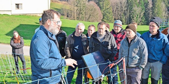 An der Tagung «Herdenschutz in der Praxis» erklärte der St. Galler Herdenschutzbeauftragte Sven Baumgartner verschiedene Zaunsysteme.