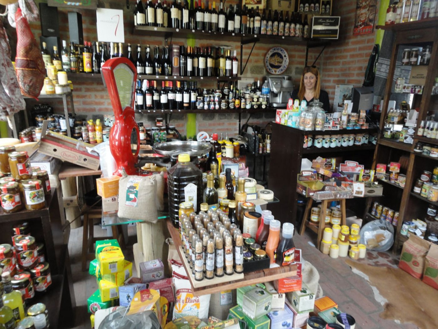 Schon bald mehr Schweizer Produkte im Sortiment? Blick in ein Lebensmittelgeschäft in Buenos Aires. (Bild akr)