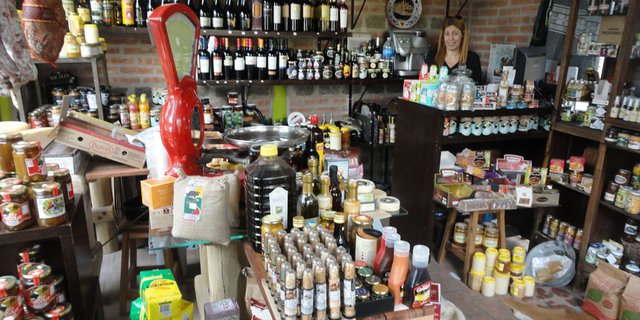 Schon bald mehr Schweizer Produkte im Sortiment? Blick in ein Lebensmittelgeschäft in Buenos Aires. (Bild akr)