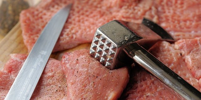 Tierleid beim letzten Weg der Schlachttiere vermieden werden kann, wird aktuell die entsprechende Verordnung angepasst. (Bild webandi/Pixabay)