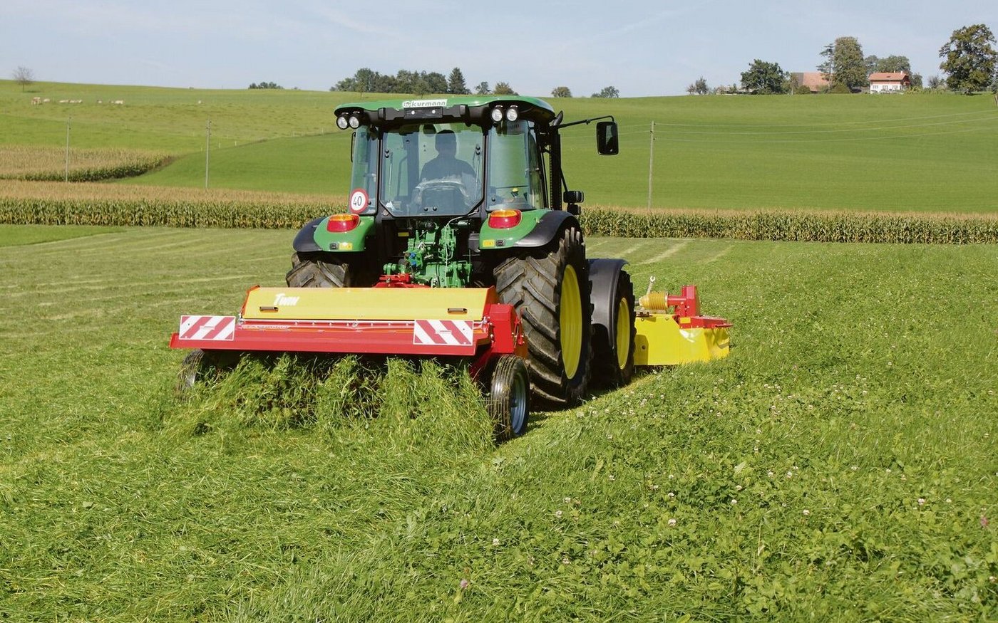 Der Mähaufbereiter hat viele Vorteile, so etwa die höhere Effizienz in kurzen Wetterfenstern. Er gefährdet aber auch Insekten.  