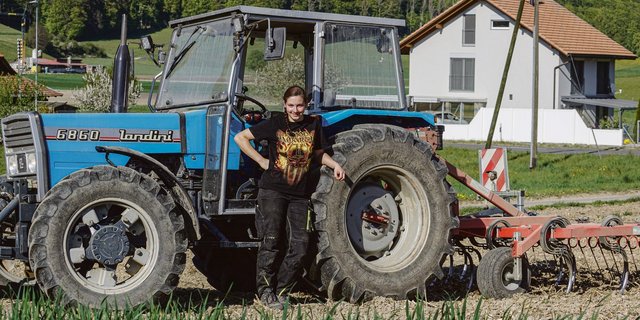 Jasmin Maurer befindet sich im 3. Lehrjahr bei Familie Bracher in der Ausbildung zur Landwirtin EFZ. (Bild zVg)