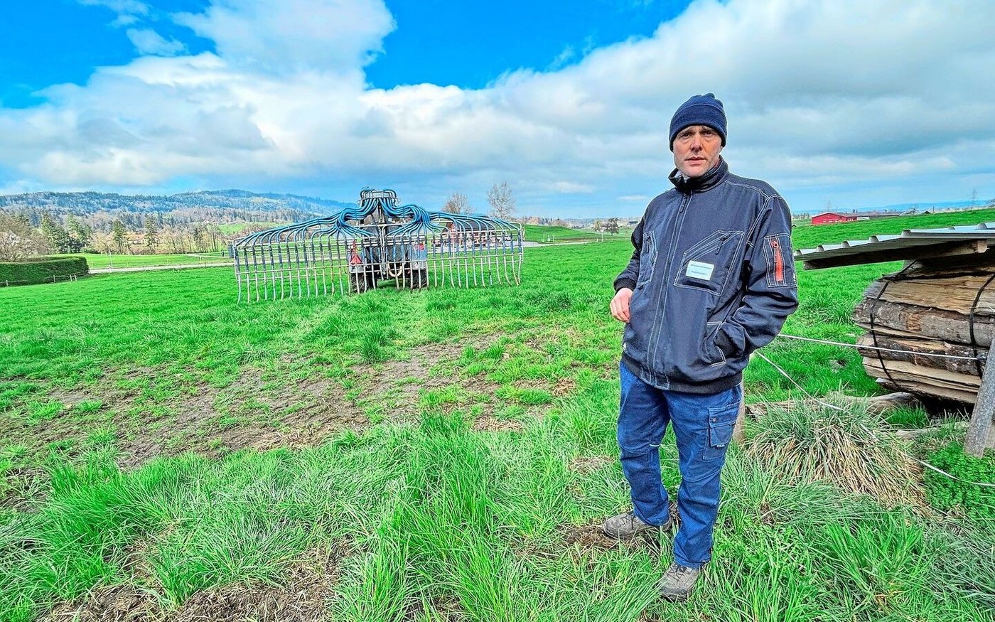 Christoph Geiselmann gehörte zu den 19 Zürcher Betriebsleitern, die sich am Ressourcenprojekt N-Effizienz beteiligten. Den Schleppschlauch hat er aber schon vor Projektbeginn angeschafft. 