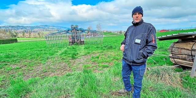 Christoph Geiselmann gehörte zu den 19 Zürcher Betriebsleitern, die sich am Ressourcenprojekt N-Effizienz beteiligten. Den Schleppschlauch hat er aber schon vor Projektbeginn angeschafft. 