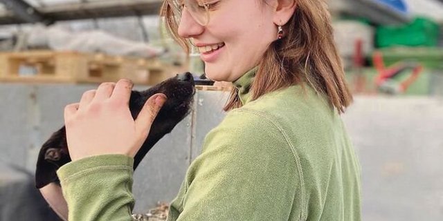 Dalilah Schmids Hund Ruby, ein Podenco-Galgo-Mischling, bedeutet ihr sehr viel.