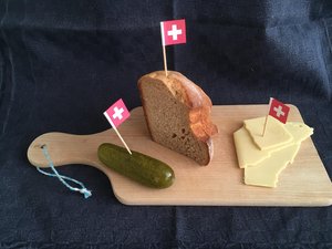 Warum ein hoher Selbstversorgungsgrad nicht nur gut ist und wie er effektiv gesteigert werden kann Essiggurken, Brot und Käse – das gibt es heute schon alles aus der Schweiz. Bei Kaffee oder Kakao wird das aber kaum je der Fall sein. (Bild jsc)