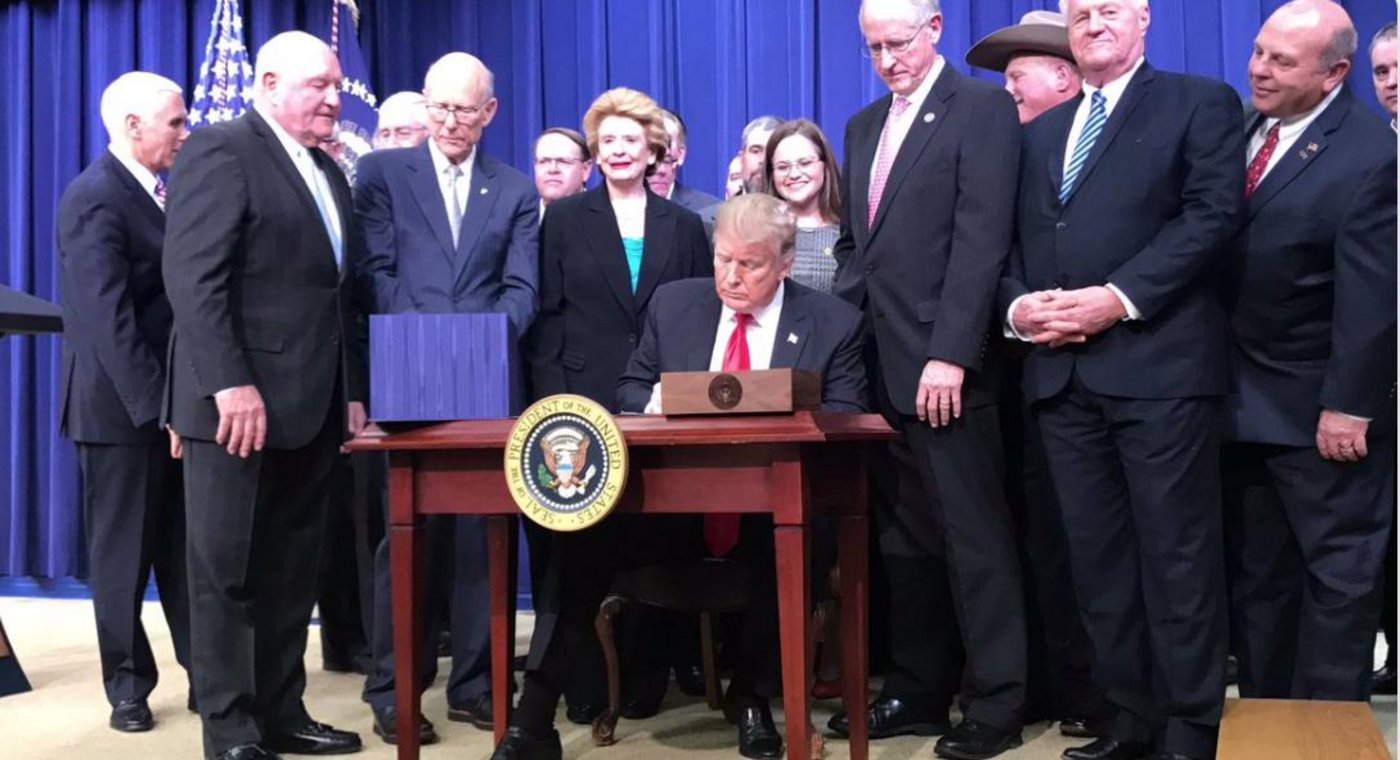 Trump unterzeichnet die Farm-Bill. (Bild Twitter)