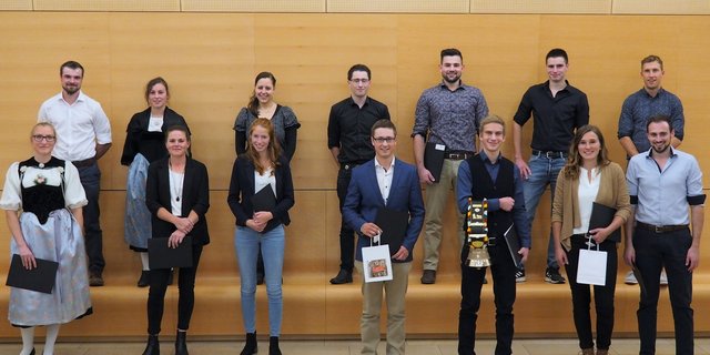 Gruppenbild der Abschlussklasse der Agrotechnikerinnen und Agrotechniker Höhere Fachschule. (Bilder Strickhof)