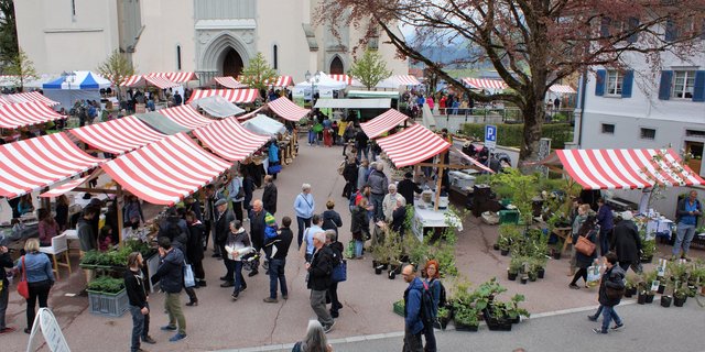 Der Markt steht unter dem Patronat von «Das Beste der Region», ein Verein der sich dafür einsetzt, dass regionalen Produkten und dem Handwerk zu ihrer Herstellung wieder grössere Bedeutung zukommt. (Bild Verein Kräutergarten Escholzmatt)
