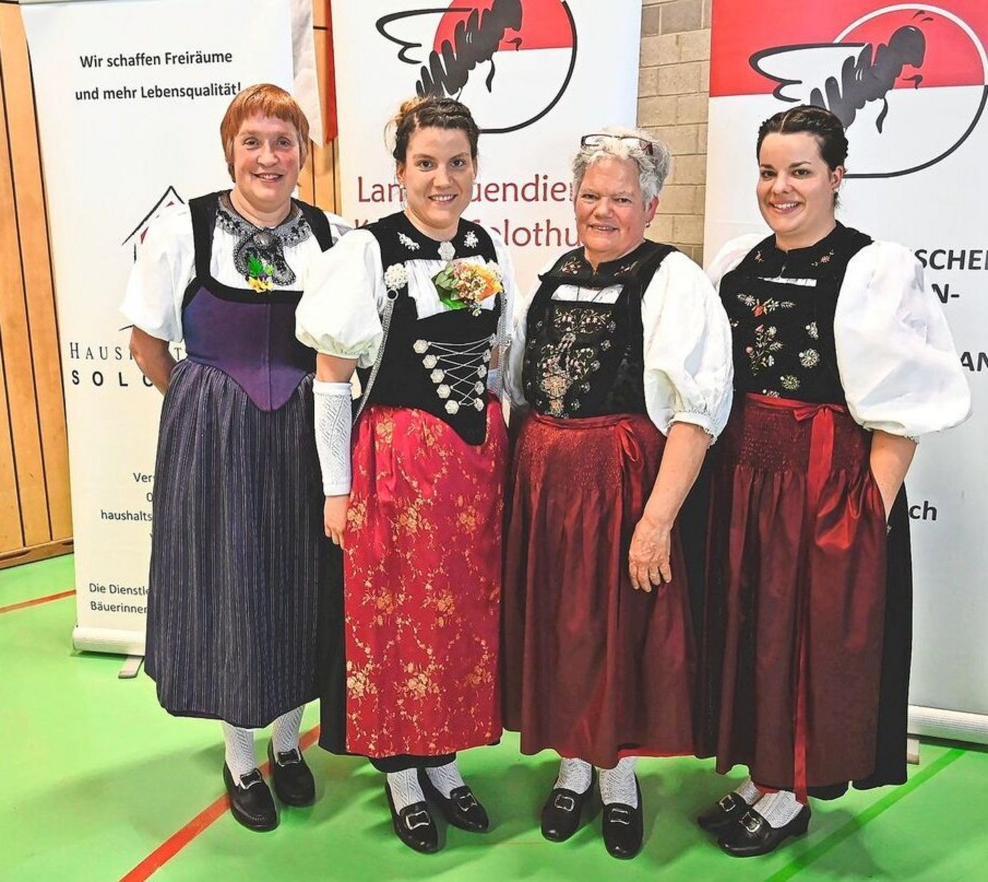 Annette Ramser und Katja Bachmann traten zurück. Ida Schaffter begrüsste Isabelle Kamber neu im Vorstand (v. l. n. r.) 