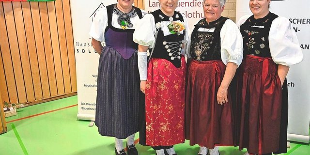 Annette Ramser und Katja Bachmann traten zurück. Ida Schaffter begrüsste Isabelle Kamber neu im Vorstand (v. l. n. r.) 