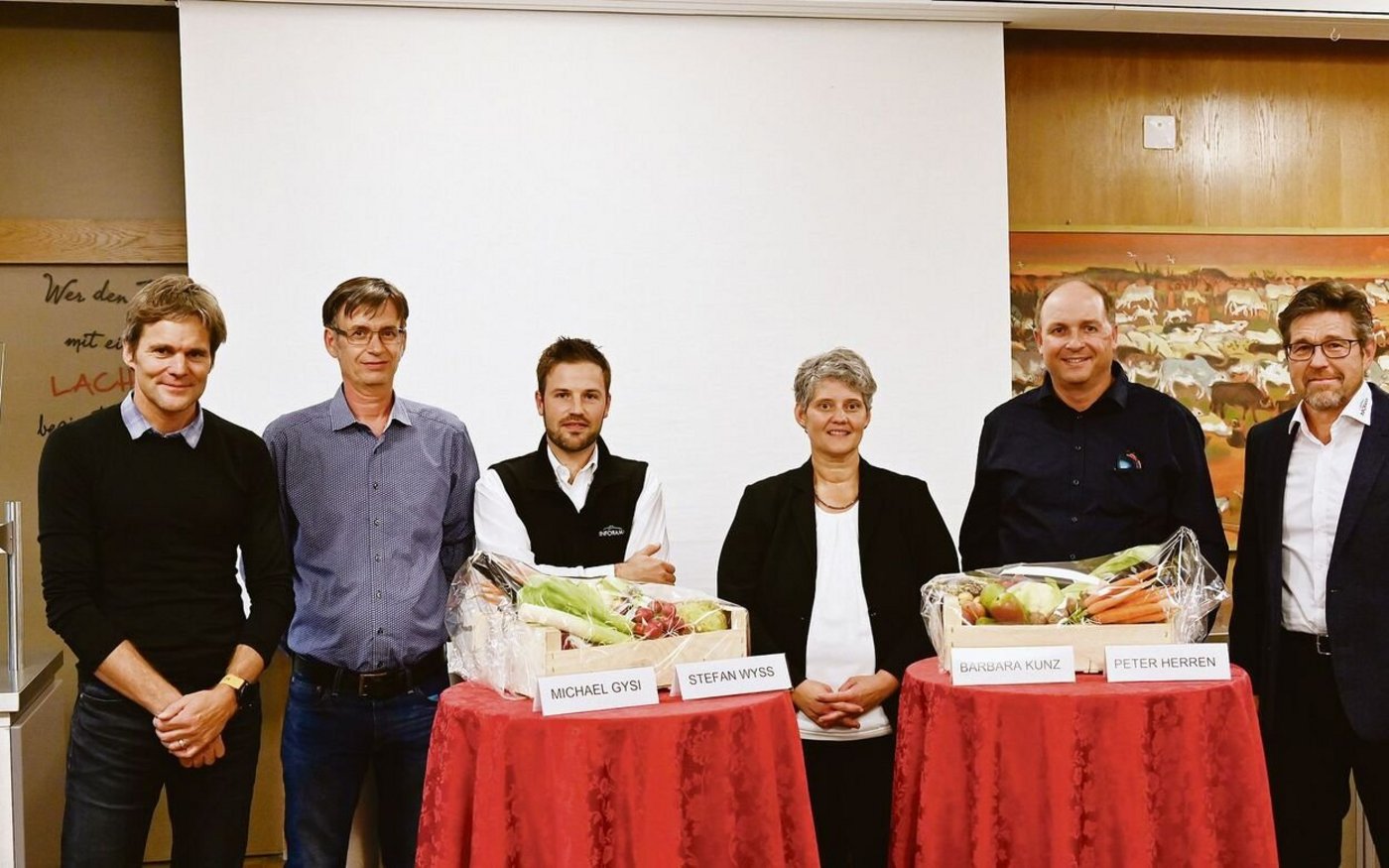 Sie alle (v. l. n. r.), Michael Gysi, Stefan Wyss, Moderator Matthias Rediger, Barbara Kunz, Peter Herren und Inforama-Standortleiter Martin Freund, der die Begrüssung vornahm, haben Krisen erlebt und werden es sicher wieder tun müssen. 