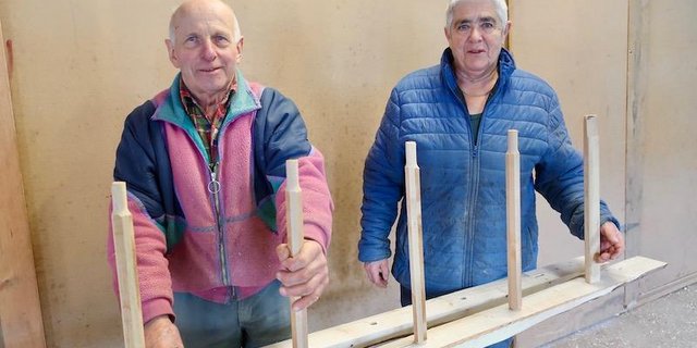 Alois und Maria Diethelm produzieren jährlich zirka 50 Holzleitern.  (Bilder  Esther Thalmann)
