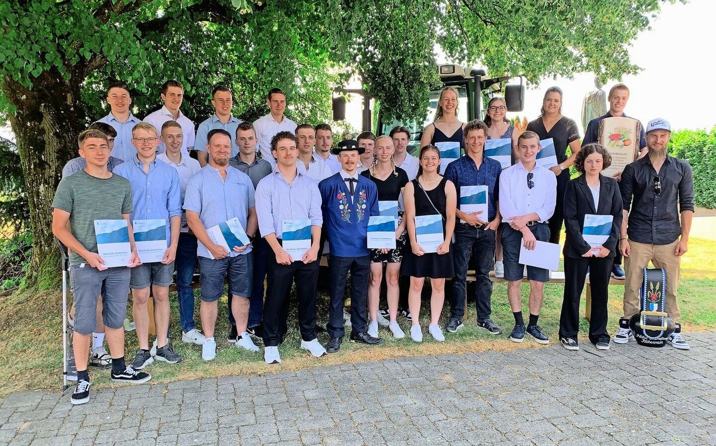 Die Absolvent(innen) der Klasse 3b am BBZN Hohenrain. 